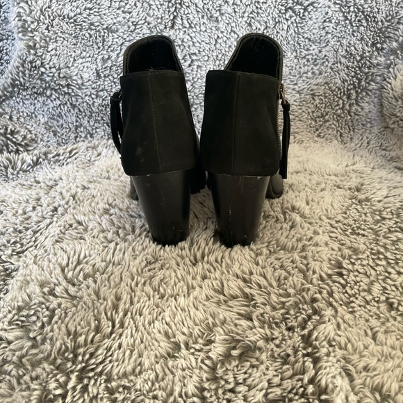 Size 7W Fioni leather and suede heeled ankle boots - Picture 4 of 6